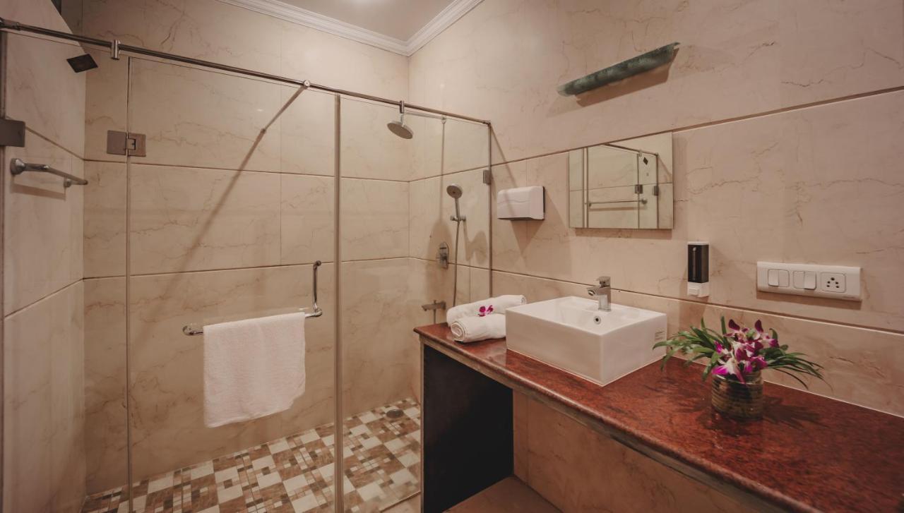 Ocean Suite Goa Dona Paula Eksteriør billede